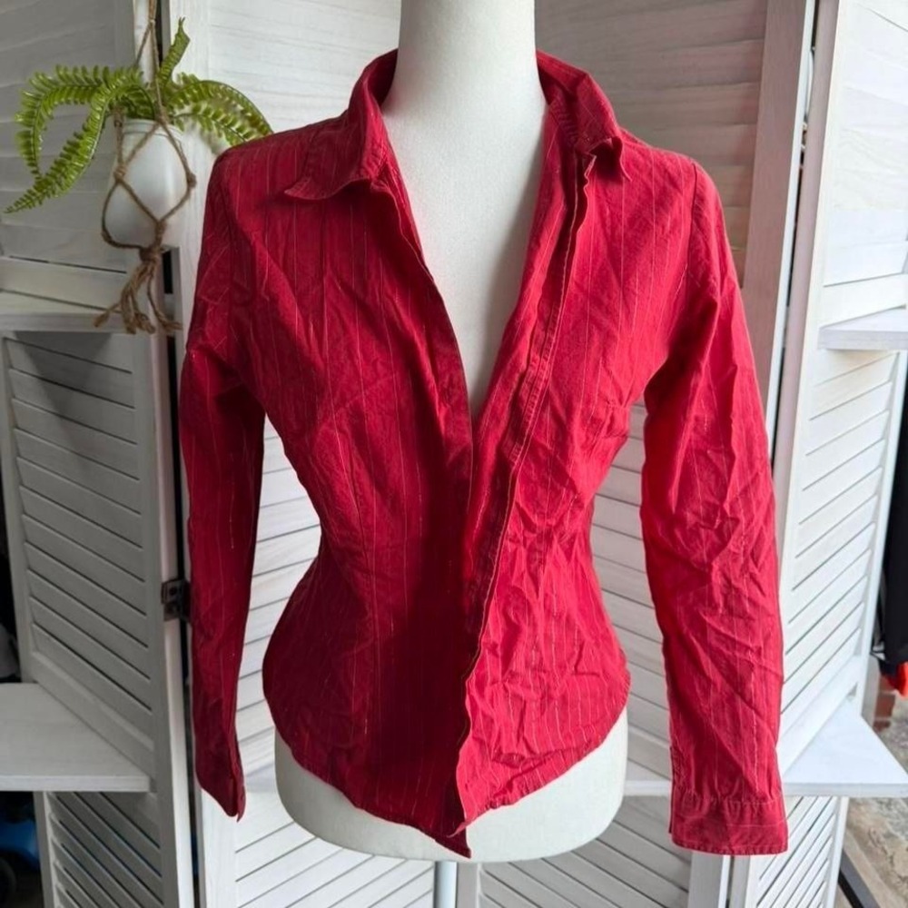 Vintage Y2K Red pinstripe button up blouse with a 3/4 sleeve. Size M